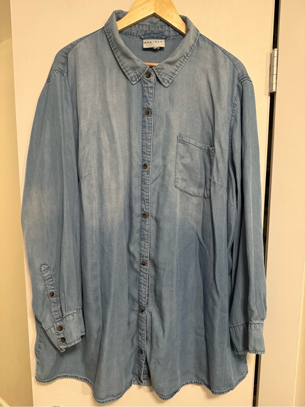 Ava & Viv 3XL Light Wash Chambray Denim Button Front Shirt